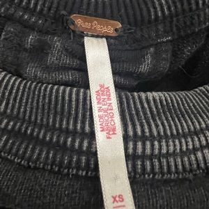 Free People cropped crew neck sweater. XS charcoal.